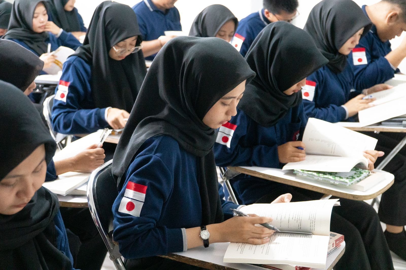 PENGAJAR PROFESIONAL